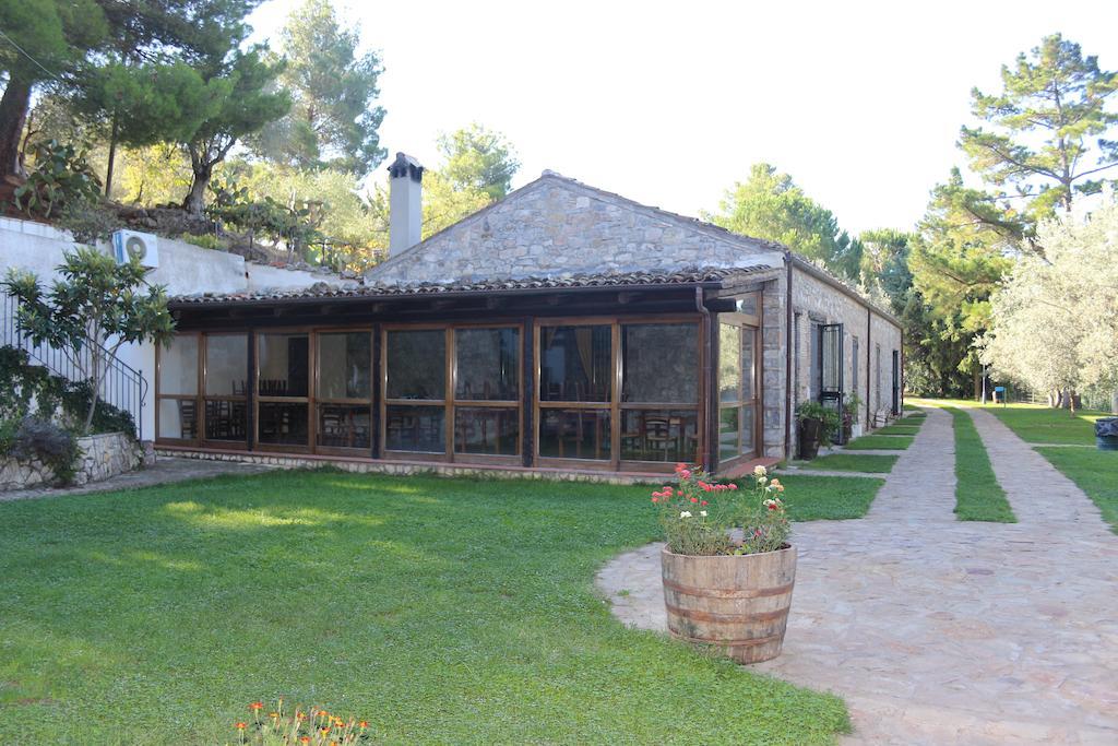 L'Antico Casale Guest House โปลิซซี เจเนโรซา ภายนอก รูปภาพ