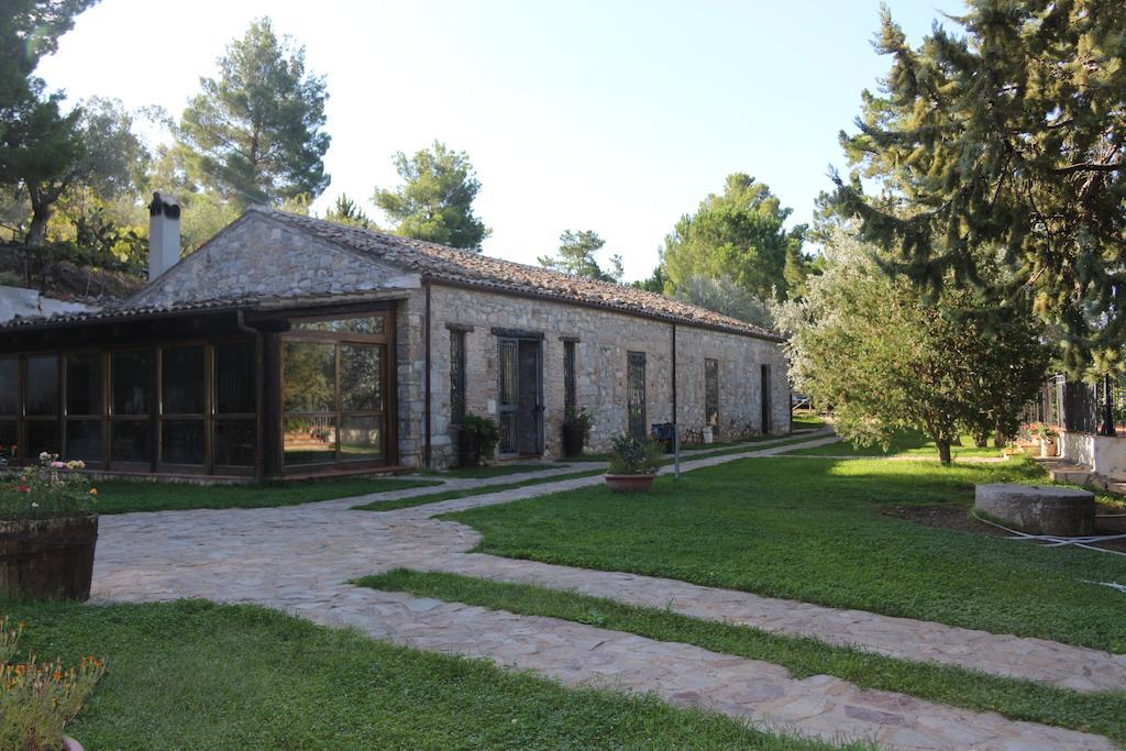 L'Antico Casale Guest House โปลิซซี เจเนโรซา ภายนอก รูปภาพ